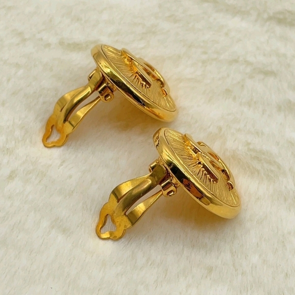 100%AUTHENTIC CHANEL COCO Mark Earring Plated Gold - Picture 8 of 12